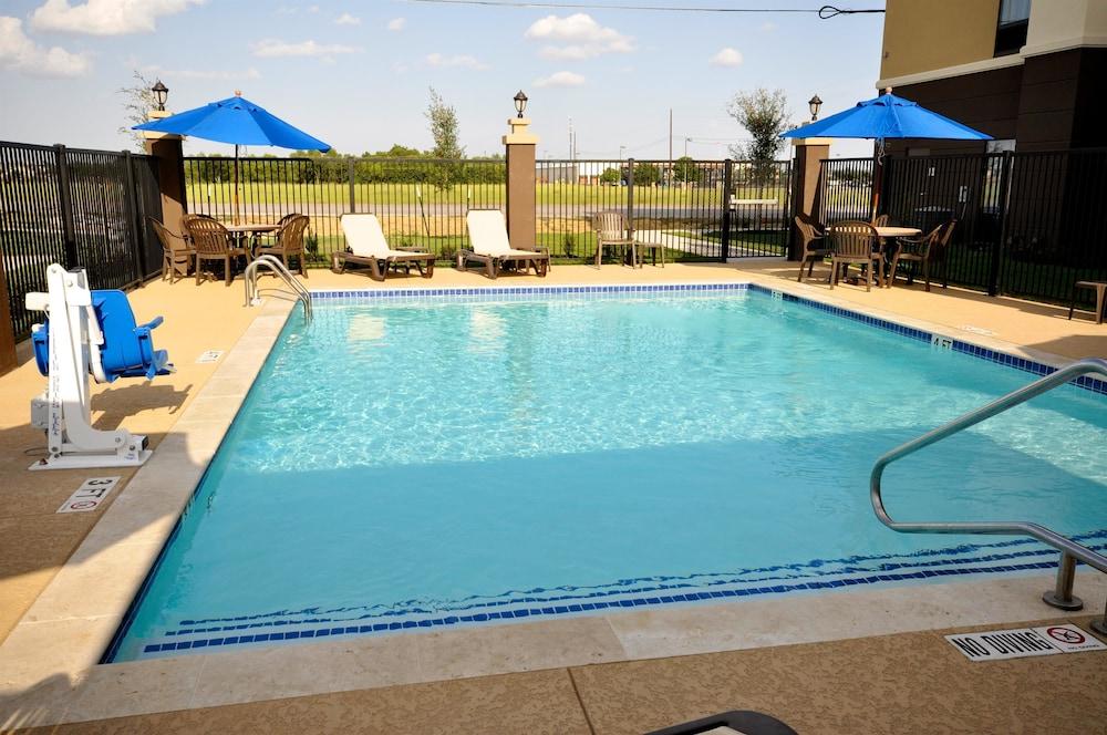 Hampton Inn And Suites Hutto Екстериор снимка