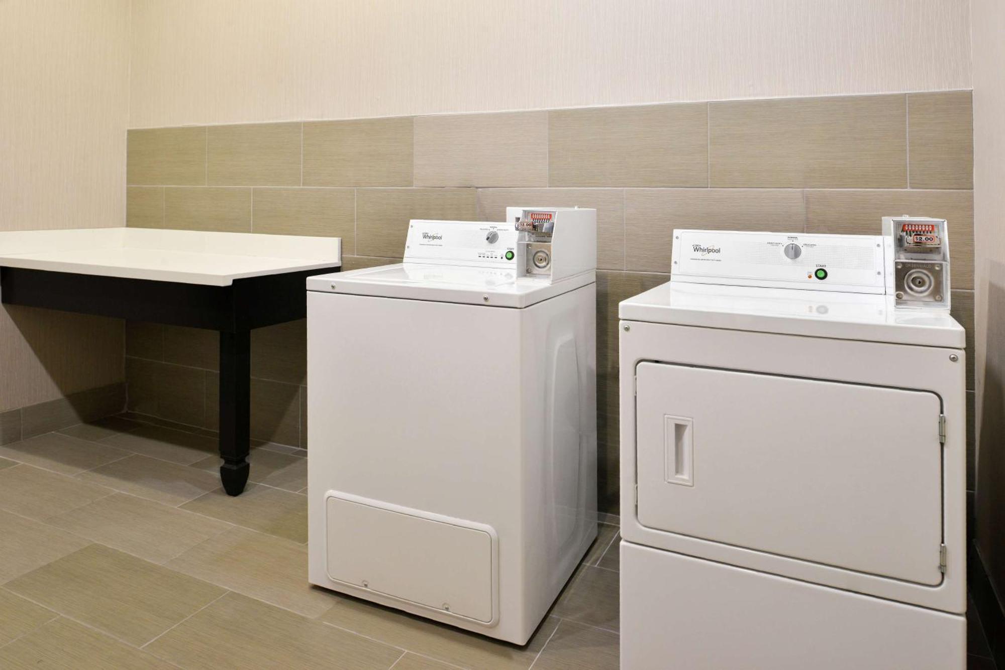 Hampton Inn And Suites Hutto Екстериор снимка