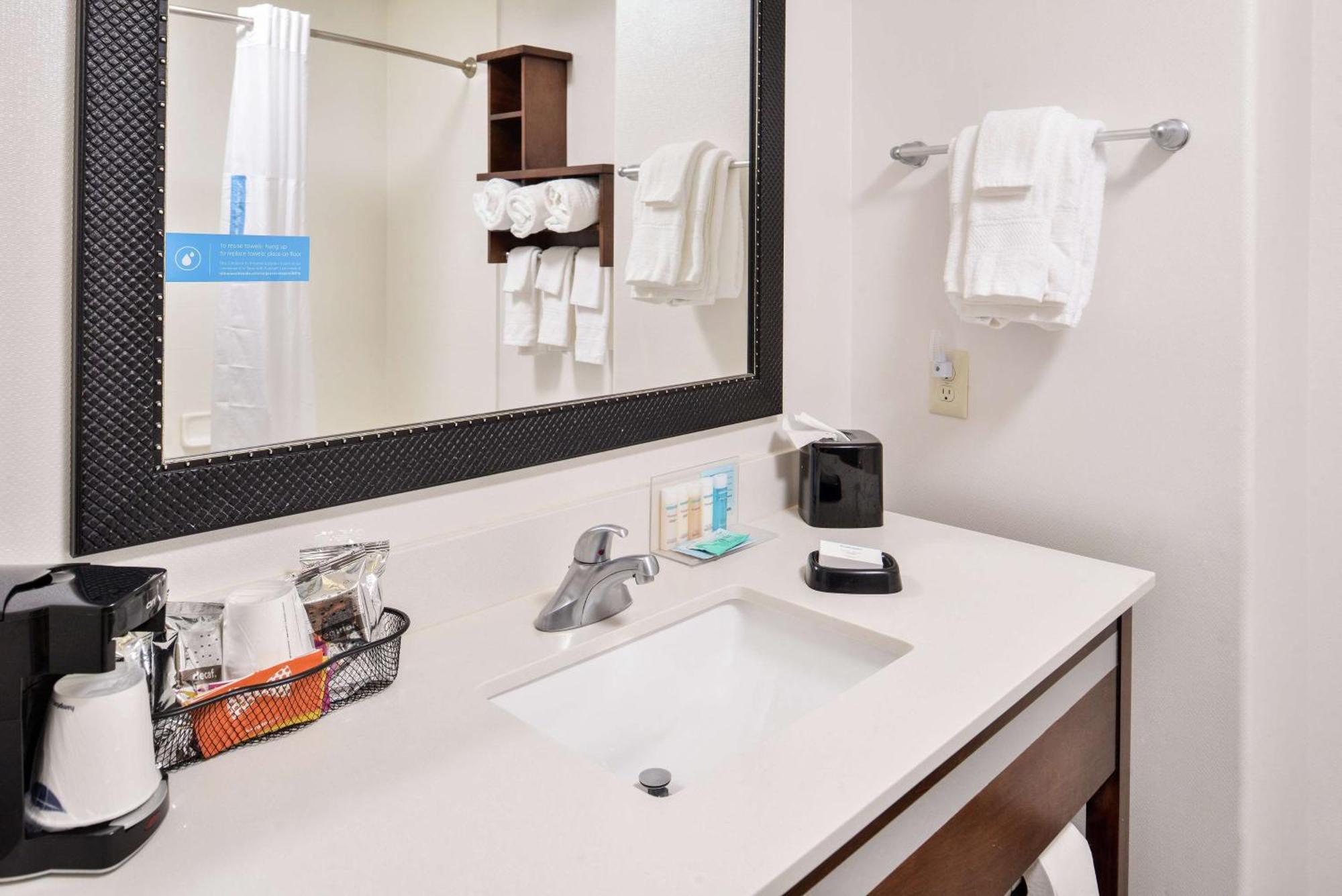 Hampton Inn And Suites Hutto Екстериор снимка